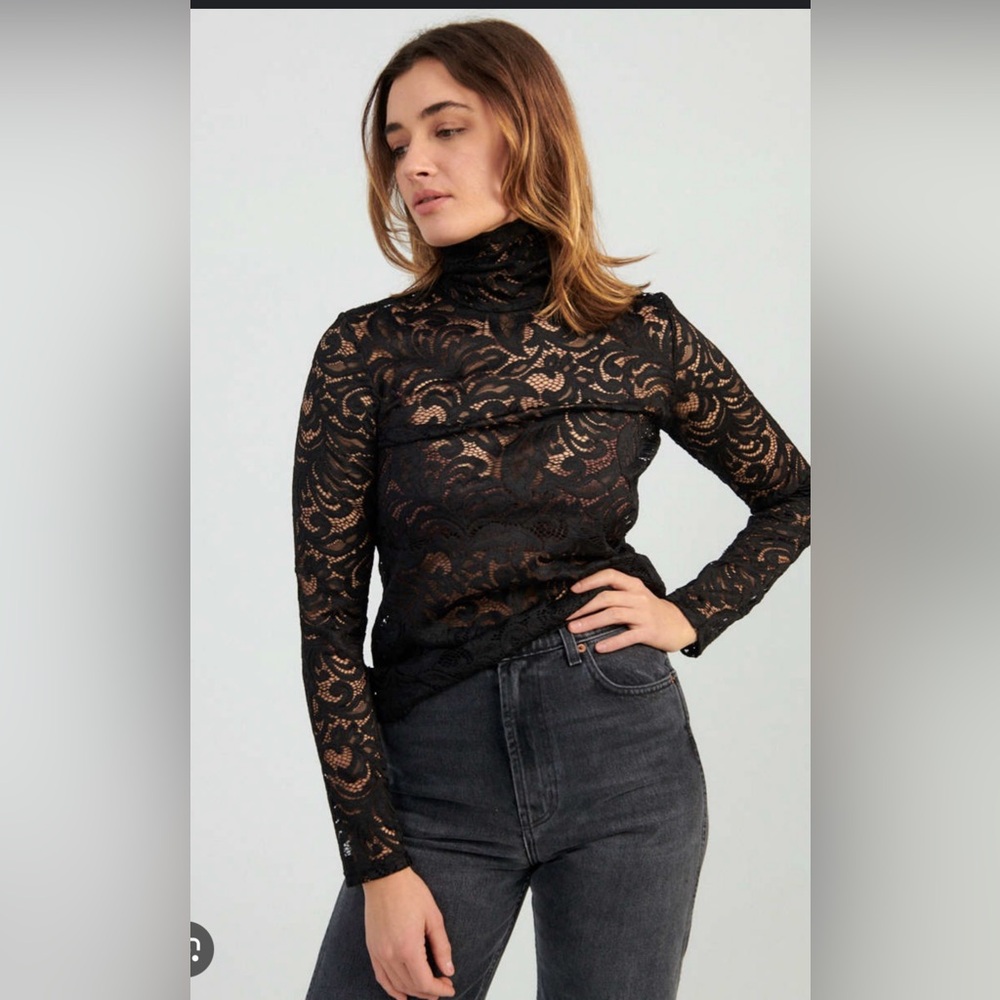 No. 6 black lace Scout turtle neck sz L